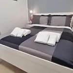 Bed & Breakfast Estia Domus 4*