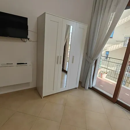 Estia Domus לינה וארוחת בוקר פומפיי