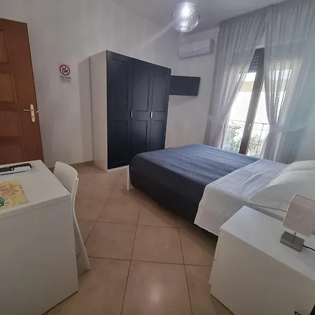 Estia Domus לינה וארוחת בוקר 4*