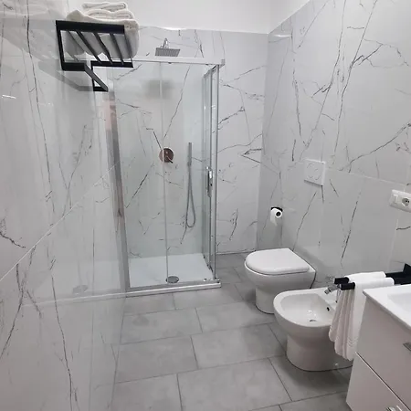 לינה וארוחת בוקר Estia Domus 4*