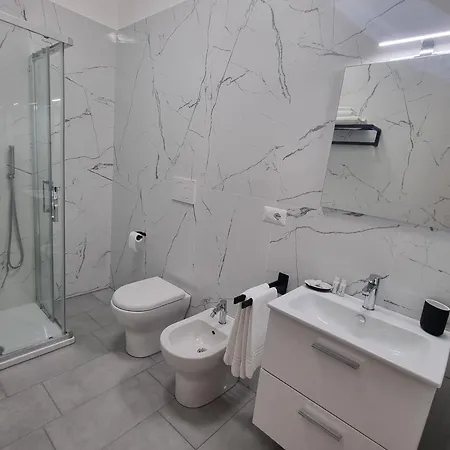 לינה וארוחת בוקר Estia Domus 4*