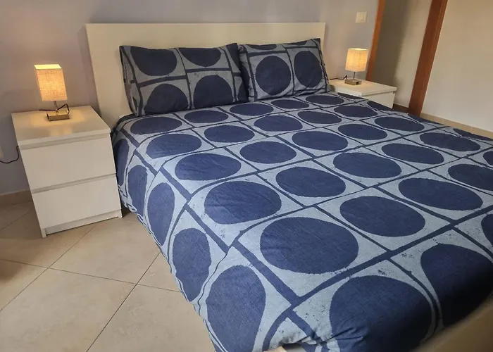 לינה וארוחת בוקר Estia Domus